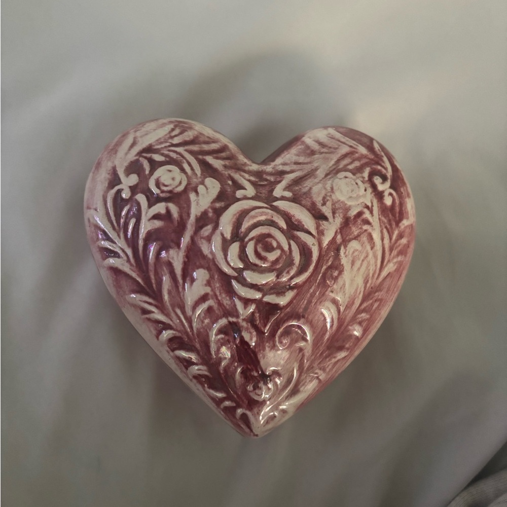 80s Heart-Shaped Ceramic Trinket Box